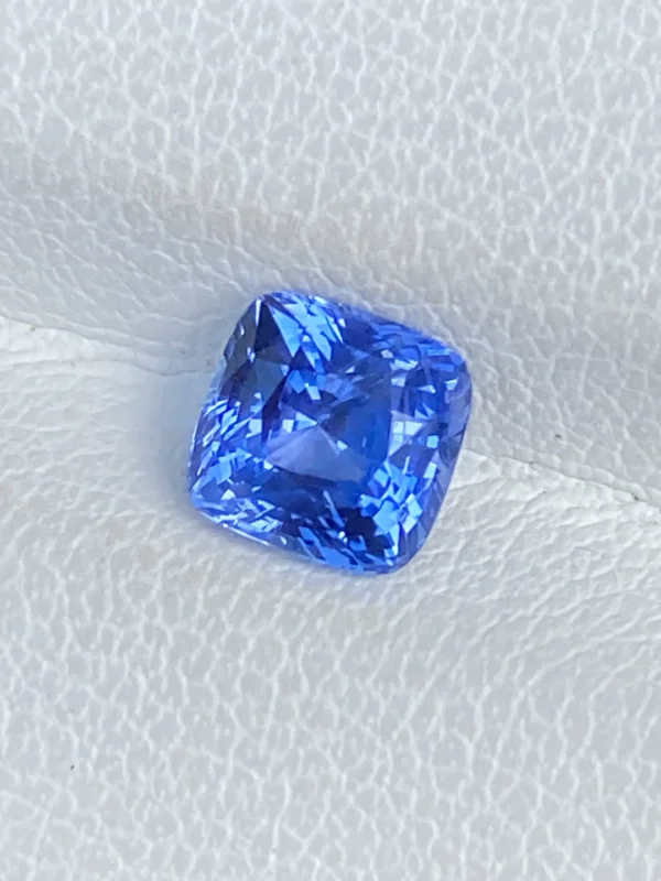 blue sapphire 1.55ct