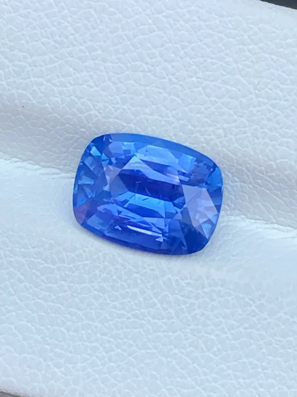 natural blue sapphire 4.11ct