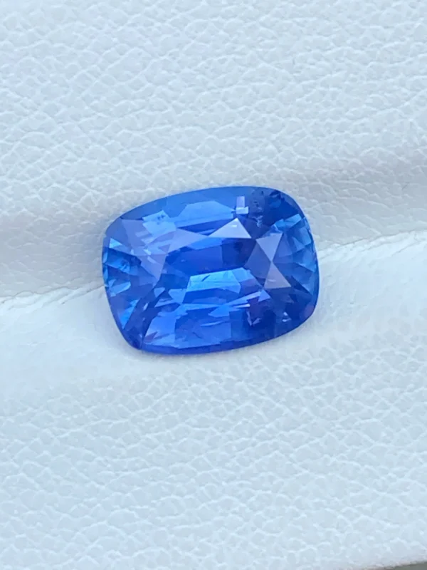 natural blue sapphire 4.11ct