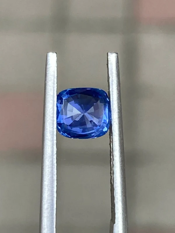 blue sapphire 1.06ct