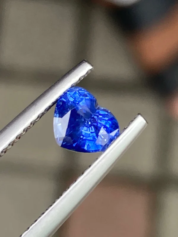 1.05ct heated blue sapphire