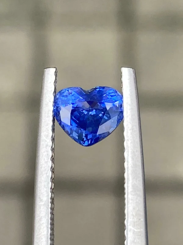 1.05ct heated blue sapphire