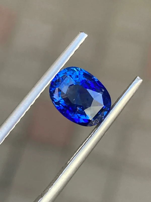 2.10ct royal blue sapphire