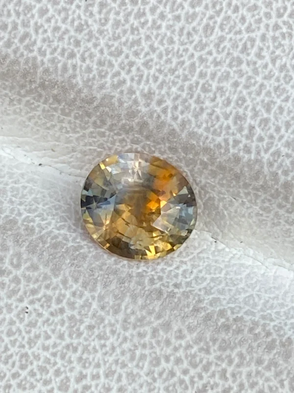 Yellow blue natural bi color sapphire 1.05ct