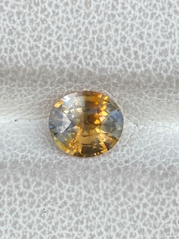 1.05ct natural bi color sapphire from Ceylon Sri Lanka