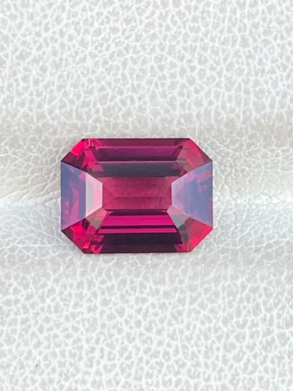 3.05ct natural rhodolite garnet vivid purplish red