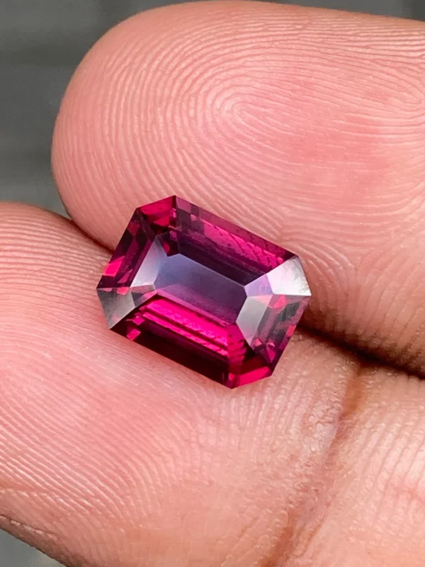 3.05ct natural rhodolite garnet Sri Lanka